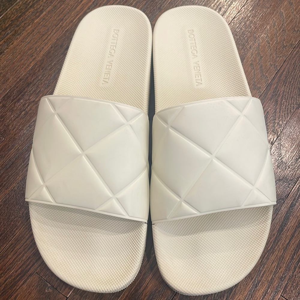 Bottega Veneta Men’s off white “sea salt” rubber slides